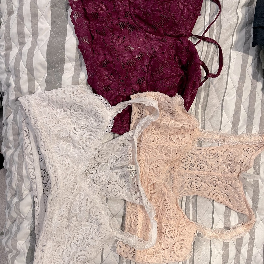 Lot of 3 bralette’s
